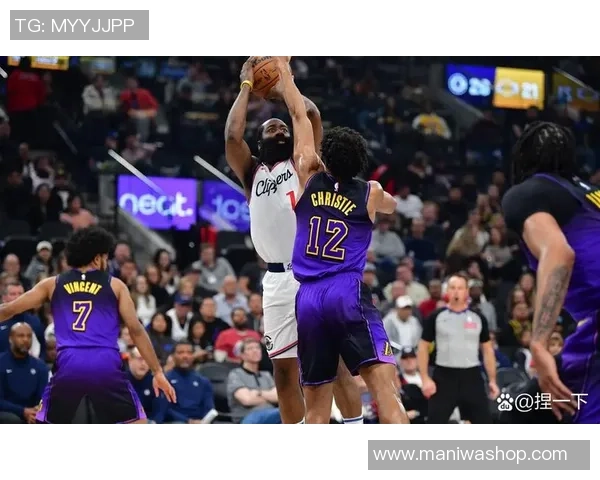 湖人队与太阳队激战正酣1月28日NBA精彩对决即将上演 湖人队与太阳队激战正酣1月28日NBA精彩对决即将上演